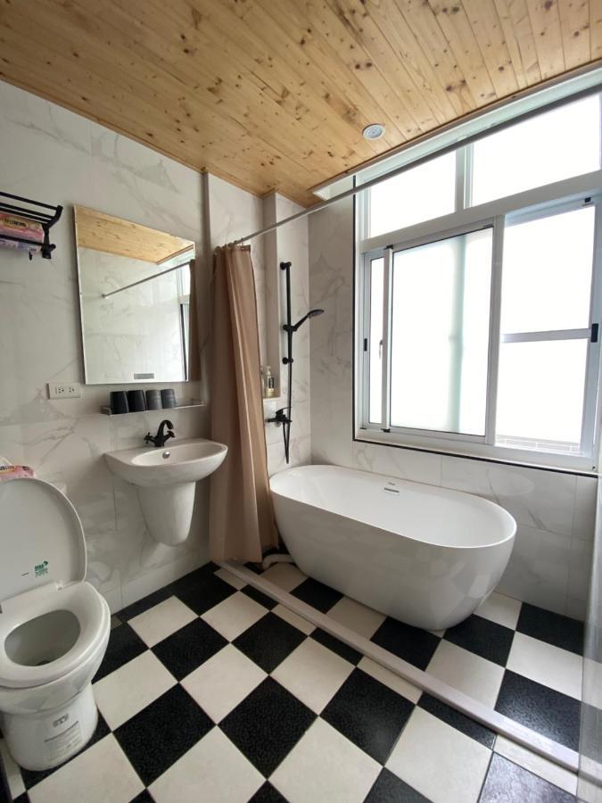 好室連連house Lien Lien Apartment Тайнан Екстериор снимка